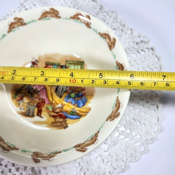 Royal Doulton Bunnykins 6" Bone China Cereal Soup Fruit Bowl "Dressing Up" - Picture 7 of 8